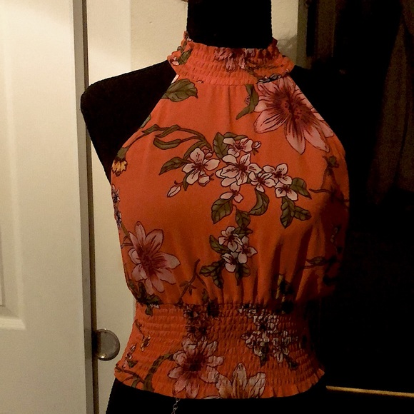 Cute new Guess little blouse, no tag 🏷 but never used. - Picture 2 of 2